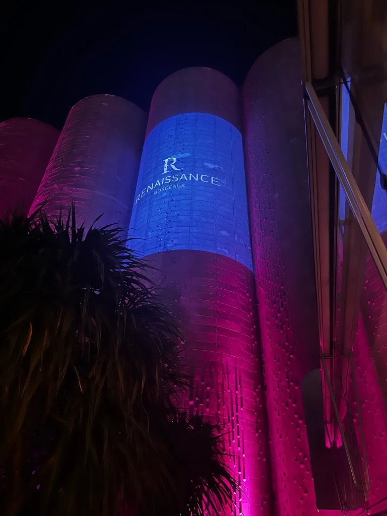 Renaissance Bordeaux — projection sur silos