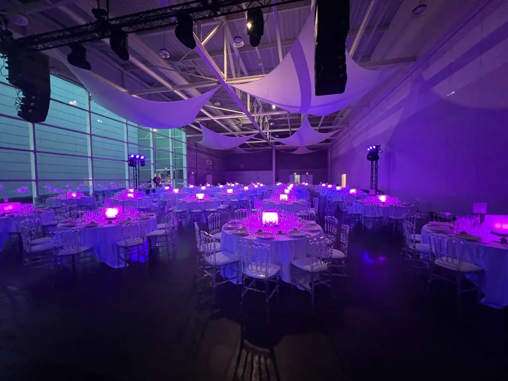Lampes Luciole en situation — dîner de gala